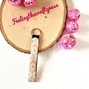 Boho Wristlet Keychain - Bohemian Key Holder Accessory (Daisies)